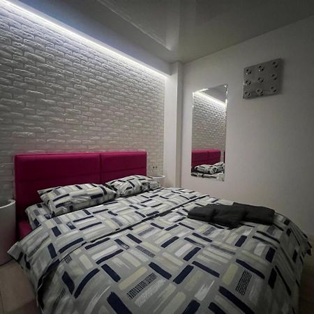 2-Room Luxury Apartment In The Center Kiev Exterior foto
